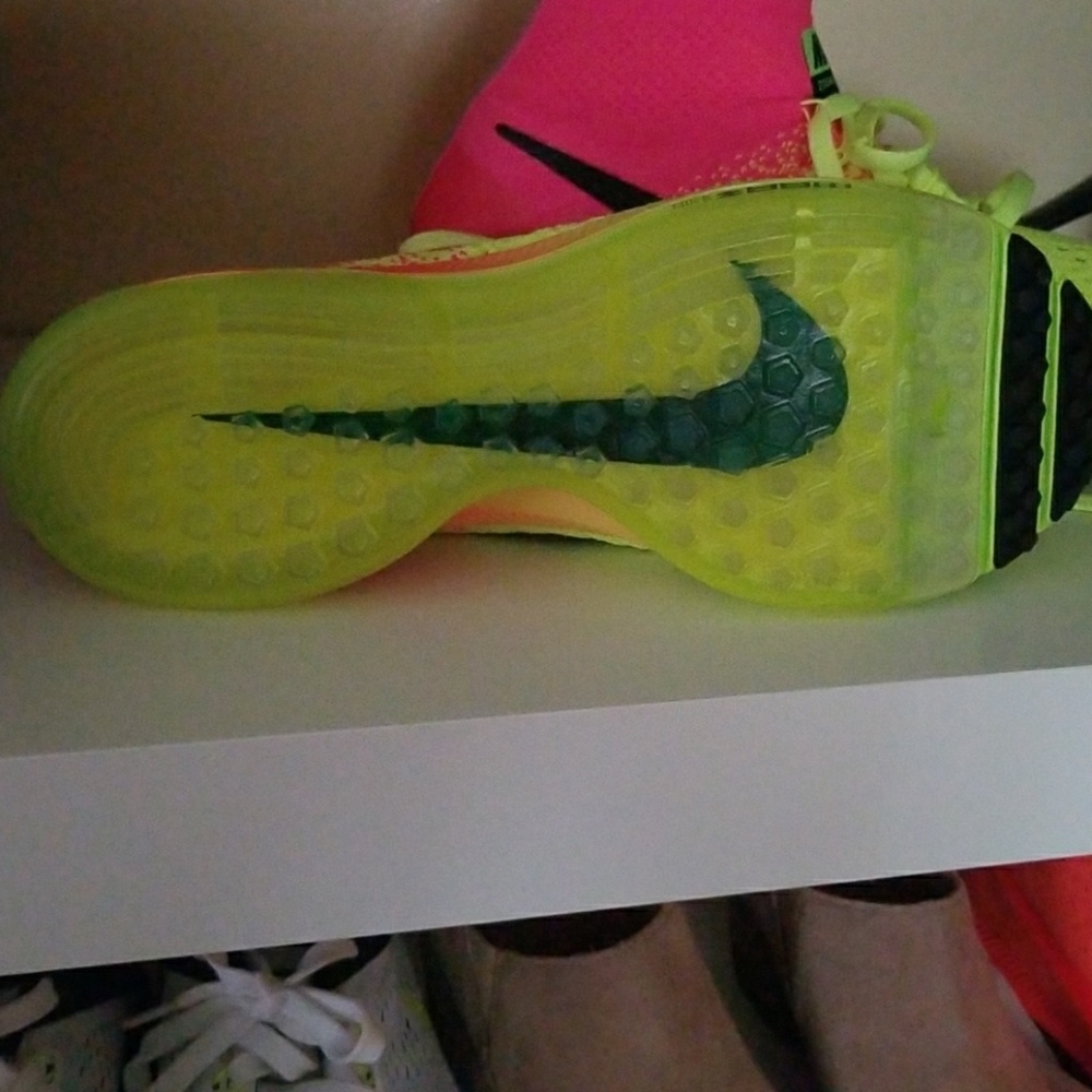 Nike - Picture 2 of 6